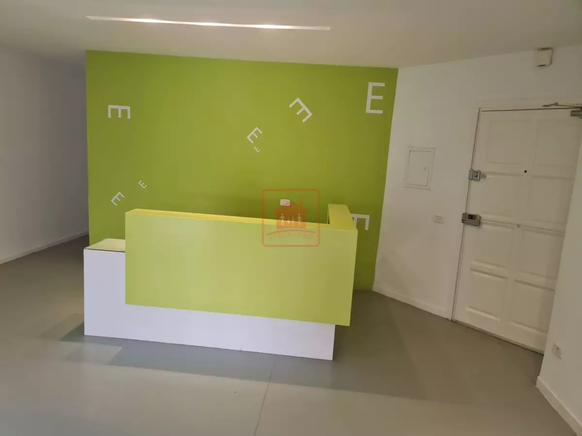 A louer un bureau Rénové à Manar 1