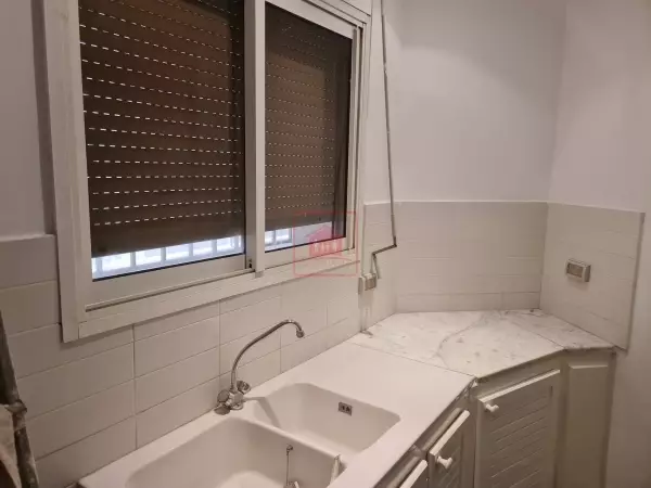 A louer un bureau Rénové à Manar 1