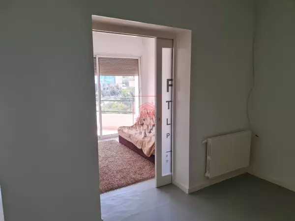 A louer un bureau Rénové à Manar 1