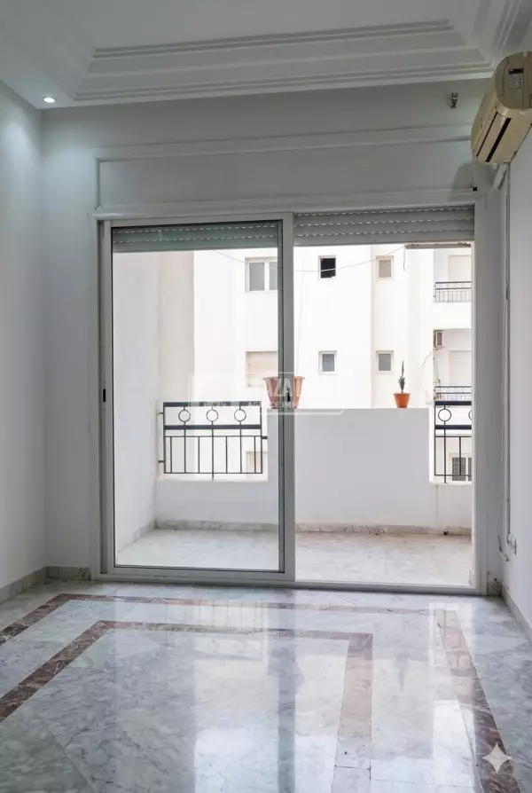 A vendre appartement S2 au cité Ennasr 2