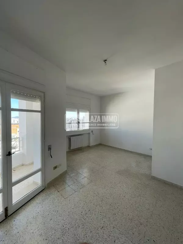 A vendre appartement S3 cité ennasr 2