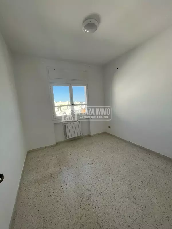 A vendre appartement S3 cité ennasr 2