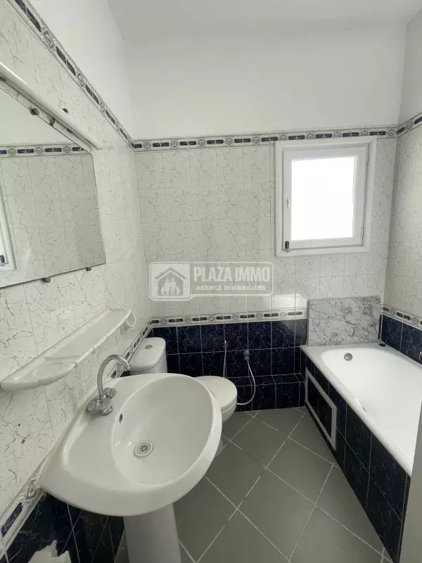 A vendre appartement S3 cité ennasr 2