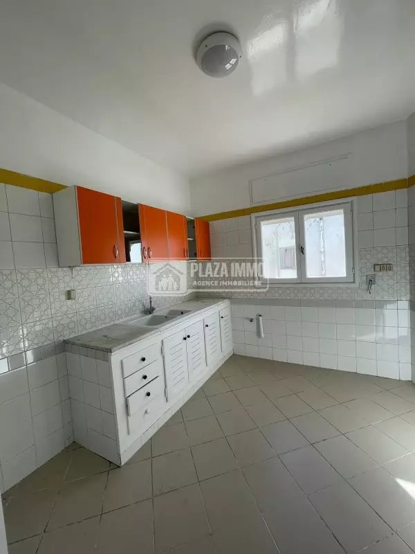 A vendre appartement S3 cité ennasr 2