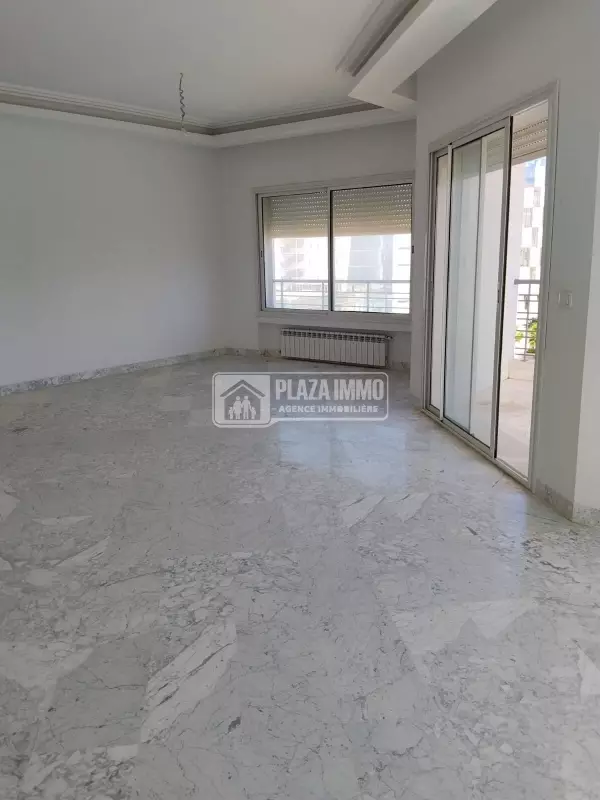 A VENDRE UN APPARTEMENT S+4 AU LAC2