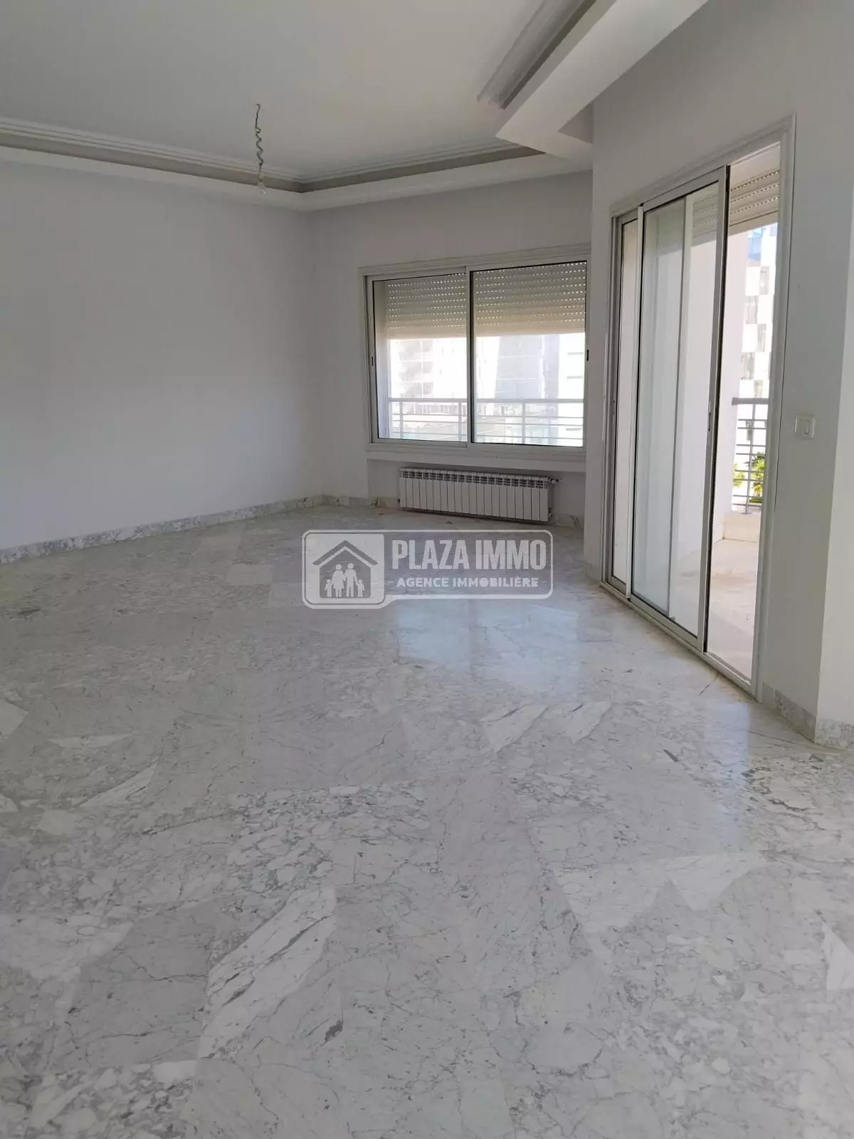 A VENDRE UN APPARTEMENT S+4 AU LAC2