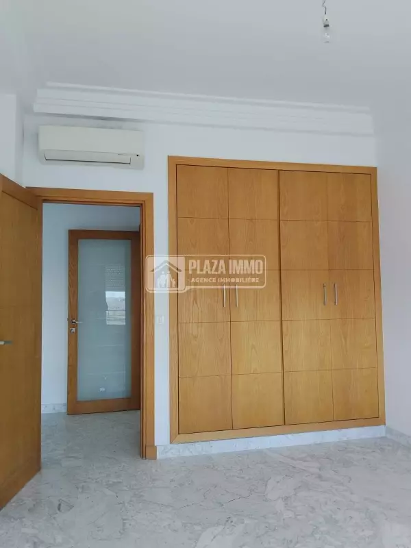 A VENDRE UN APPARTEMENT S+4 AU LAC2