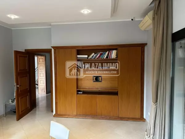 à Vendre une MAGNIFIQUE villa au lac 2