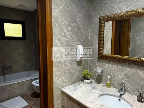 à Vendre une MAGNIFIQUE villa au lac 2