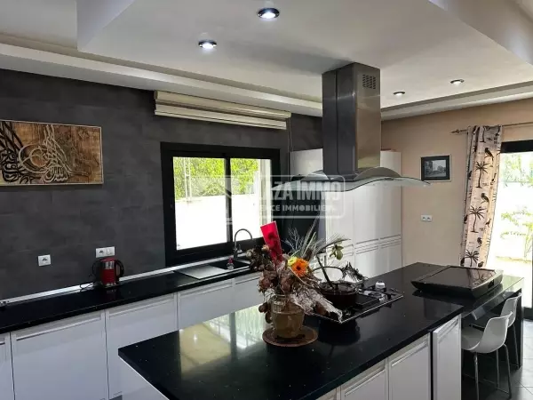 à Vendre une MAGNIFIQUE villa au lac 2