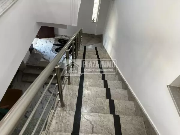 A Vendre Un Duplex S+4 Route de Gammarth