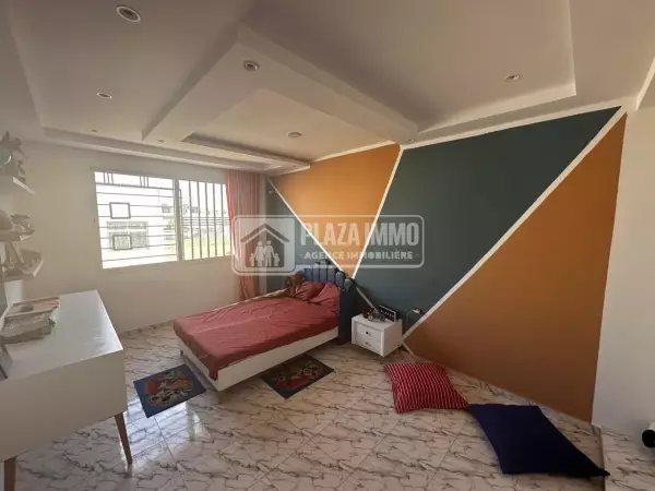 A Vendre Un Duplex S+4 Route de Gammarth