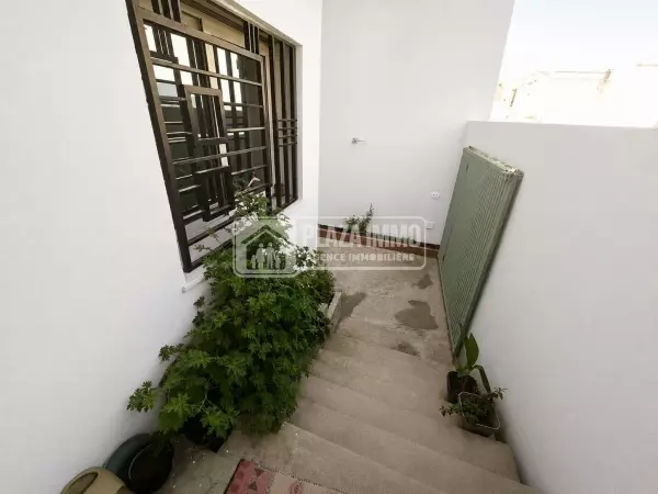 A Vendre Un Duplex S+4 Route de Gammarth