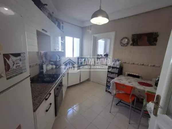 a vendre appartement S+3 laouina