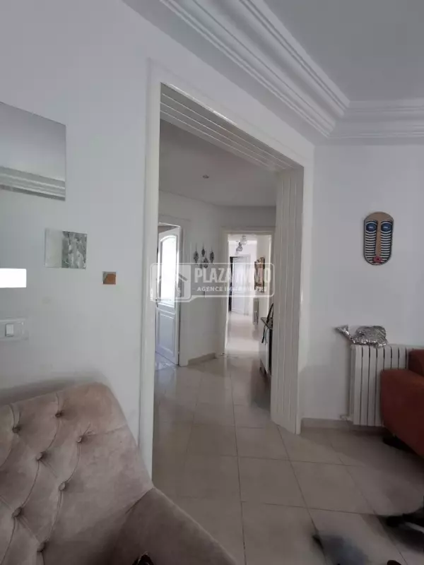 a vendre appartement S+3 laouina