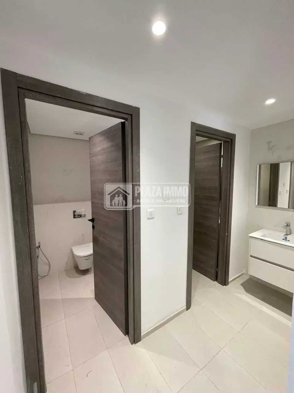 A LOUER UN OPEN SPACE NEUF 160m2 AU LAC2