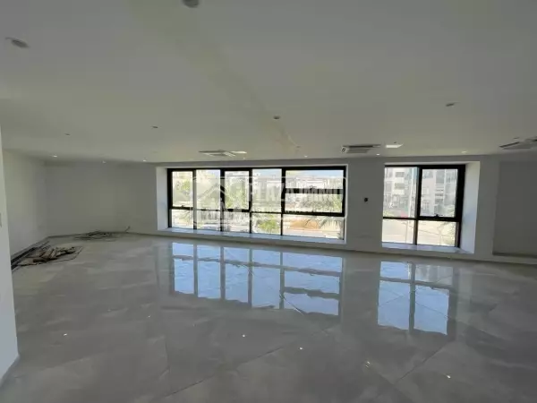 A LOUER UN OPEN SPACE NEUF 160m2 AU LAC2