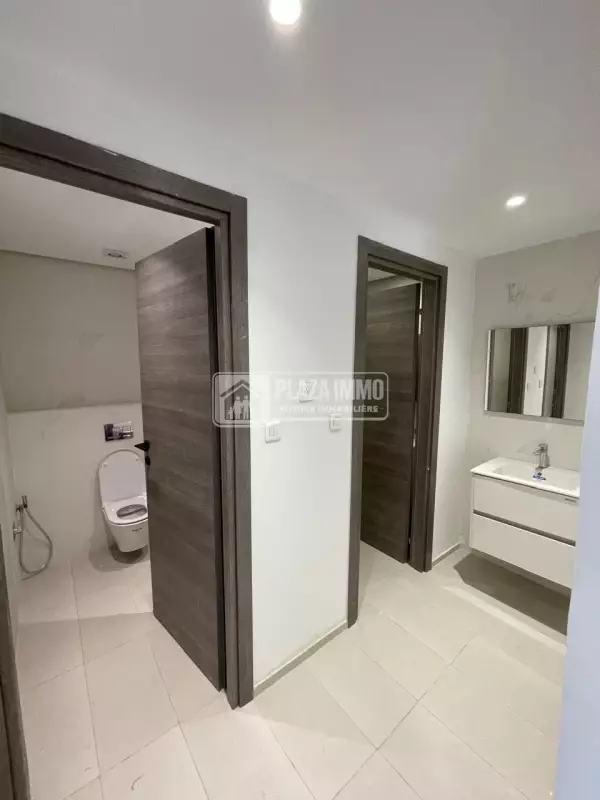 A LOUER UN OPEN SPACE NEUF 160m2 AU LAC2