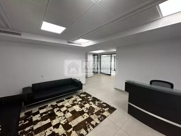 A LOUER / VENDRE UN BUREAU 300m2 AU COEUR DU LAC2