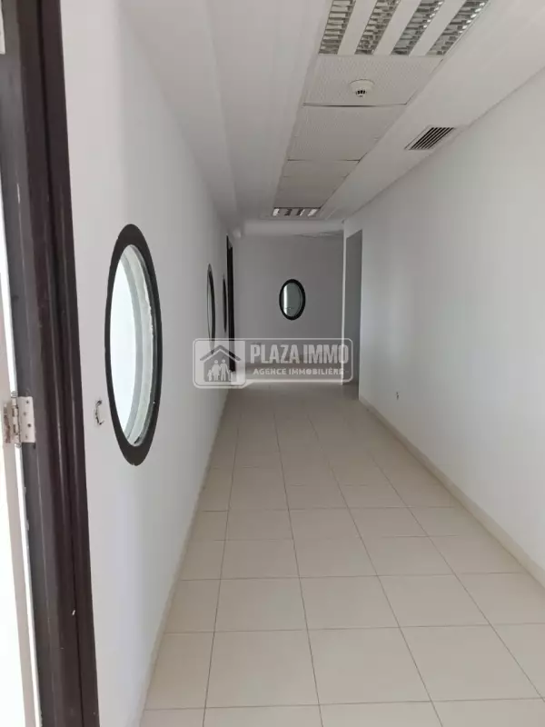 A LOUER UN BUREAU/OPENSPACE DE 300m2 AU LAC2