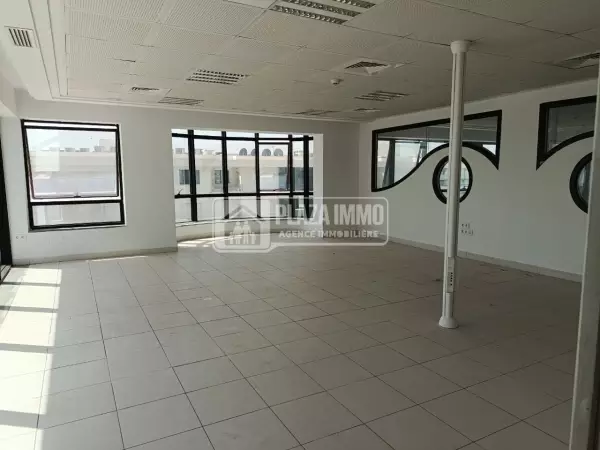 A LOUER UN BUREAU/OPENSPACE DE 300m2 AU LAC2