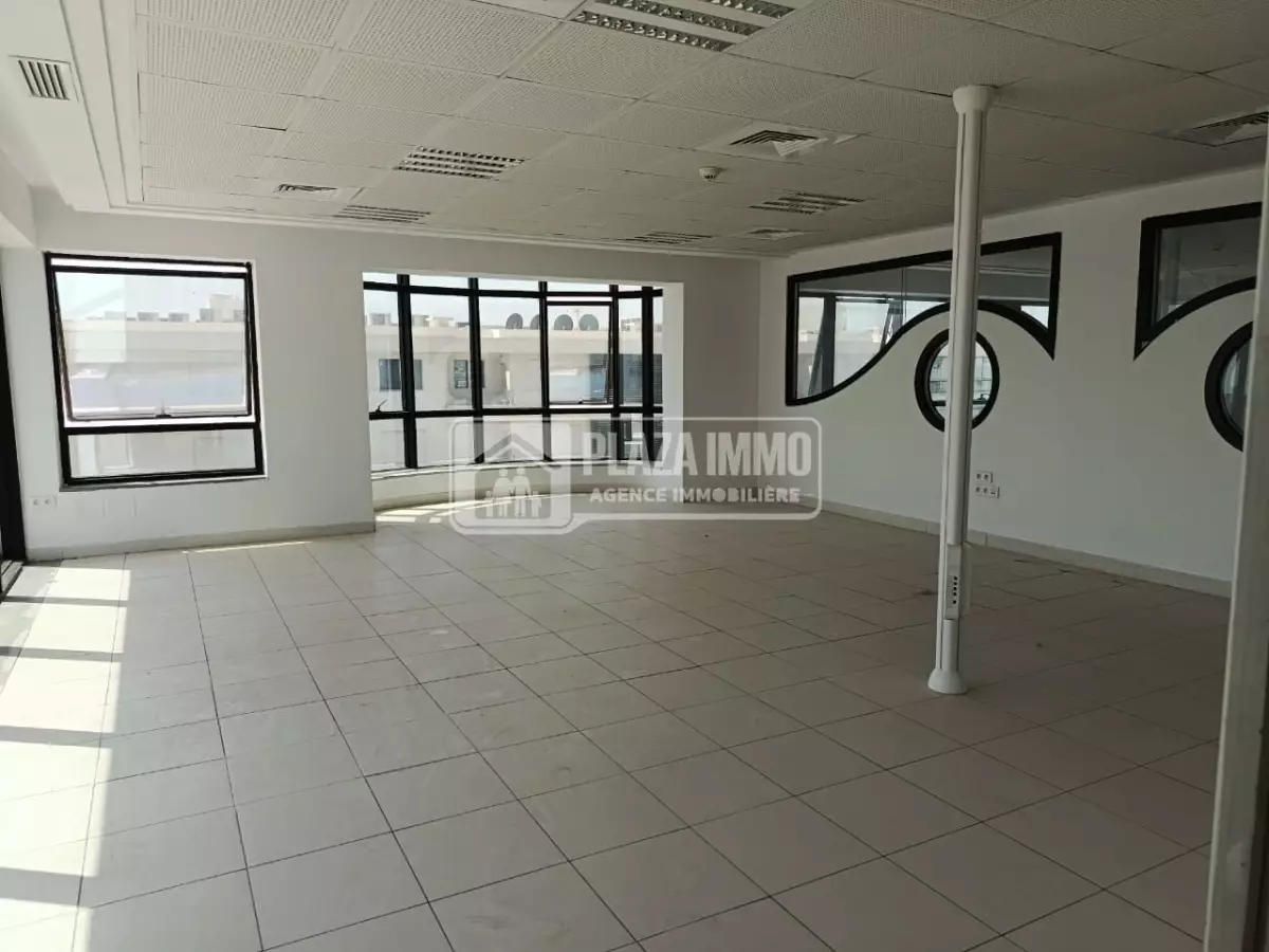 A LOUER UN BUREAU/OPENSPACE DE 300m2 AU LAC2