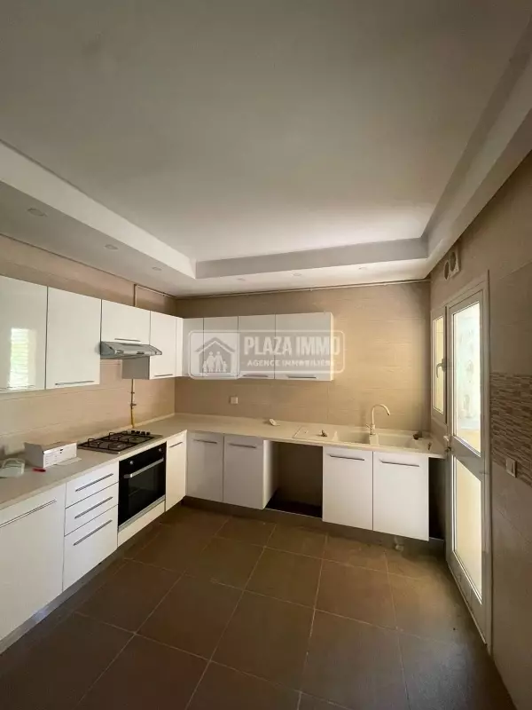 EN EXCLUSIVITE : A VENDRE UN MAGNIFIQUE S2 AU RDC LAC2