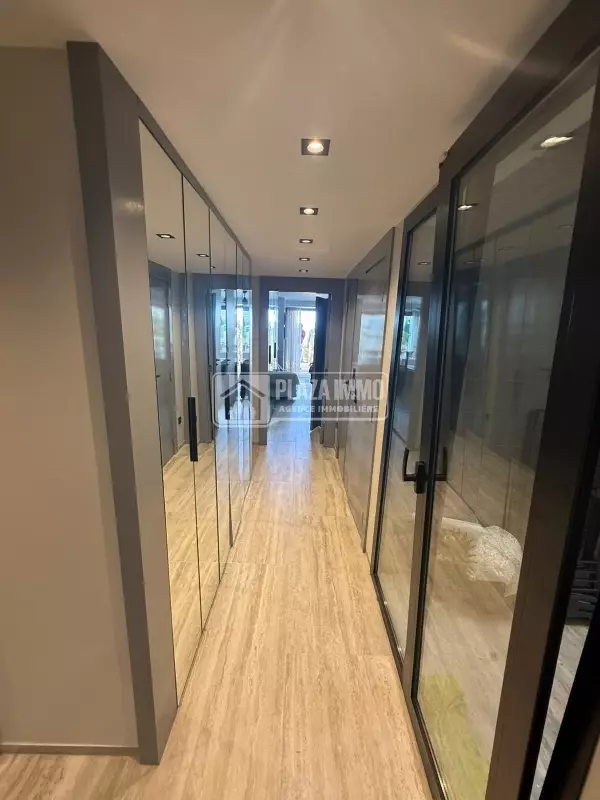 A VENDRE OU A LOUER BEL APPARTEMENT MARSA CUBE AVEC VUE SUR MER