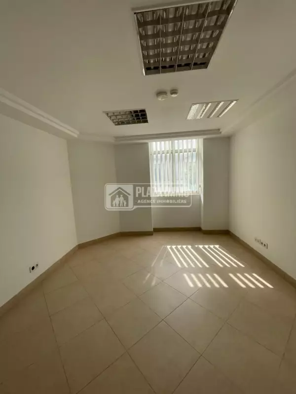 A vendre un immeuble bureautique au lac2