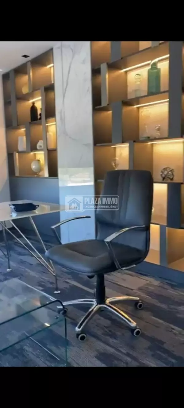 A LOUER BUREAU 237m2 AU LAC2