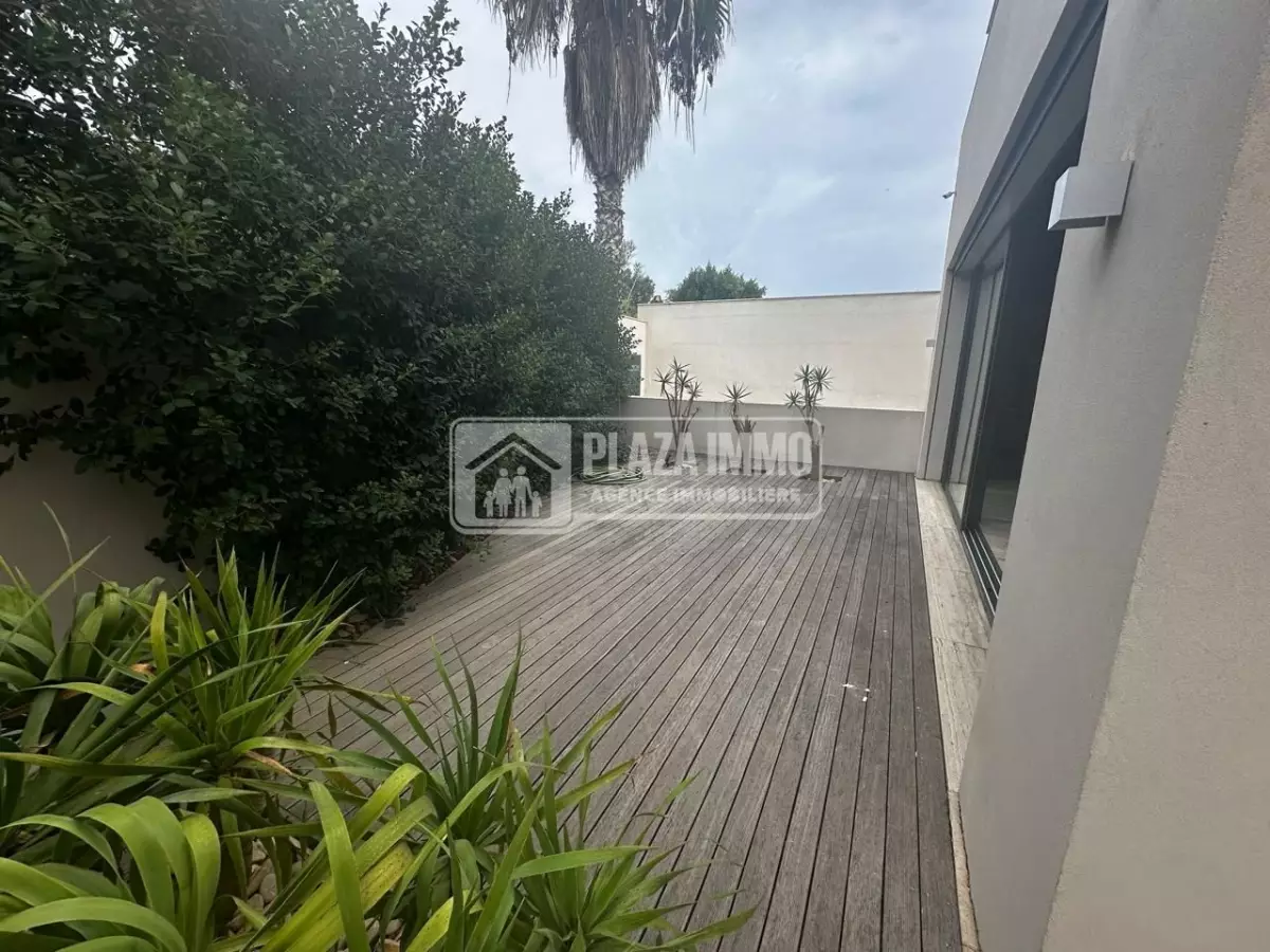 À vendre, une villa à Maalaga lamarsa