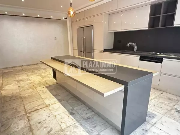 À vendre, une villa à Maalaga lamarsa