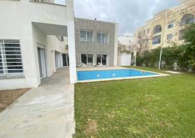 une belle villa au lac 2 avec piscine