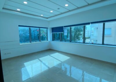 Bureau hall 5 pièces à Louer au Lac 2